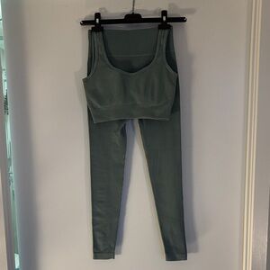 Stylish Ribbed Leggings and Top Set in Mint Green